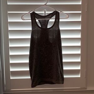 Lululemon gray patterned tank. Like new.